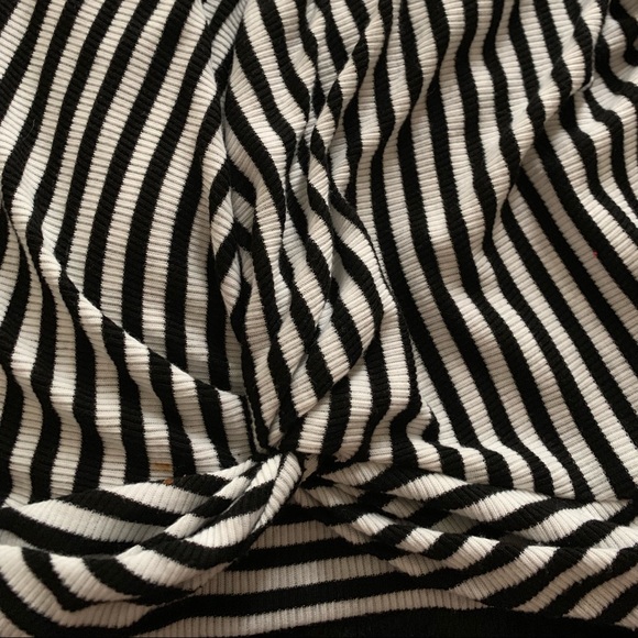 Striped Crop Top - Picture 3 of 3